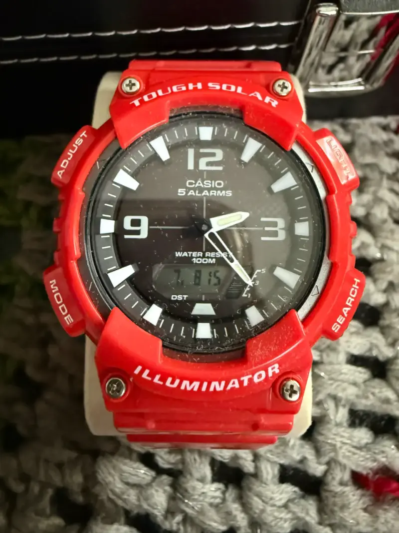 Reloj Casio Solar rojo resistente al agua