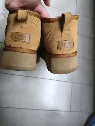 Botas UGG de gamuza color camel - miniatura 1