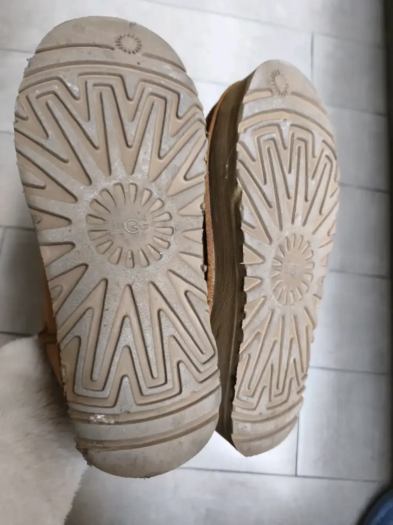 Botas UGG de gamuza color camel - 2