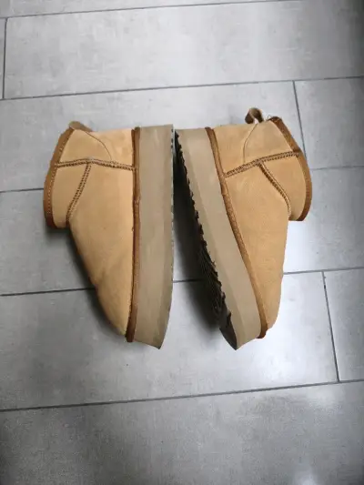 Botas UGG de gamuza color camel - miniatura 4