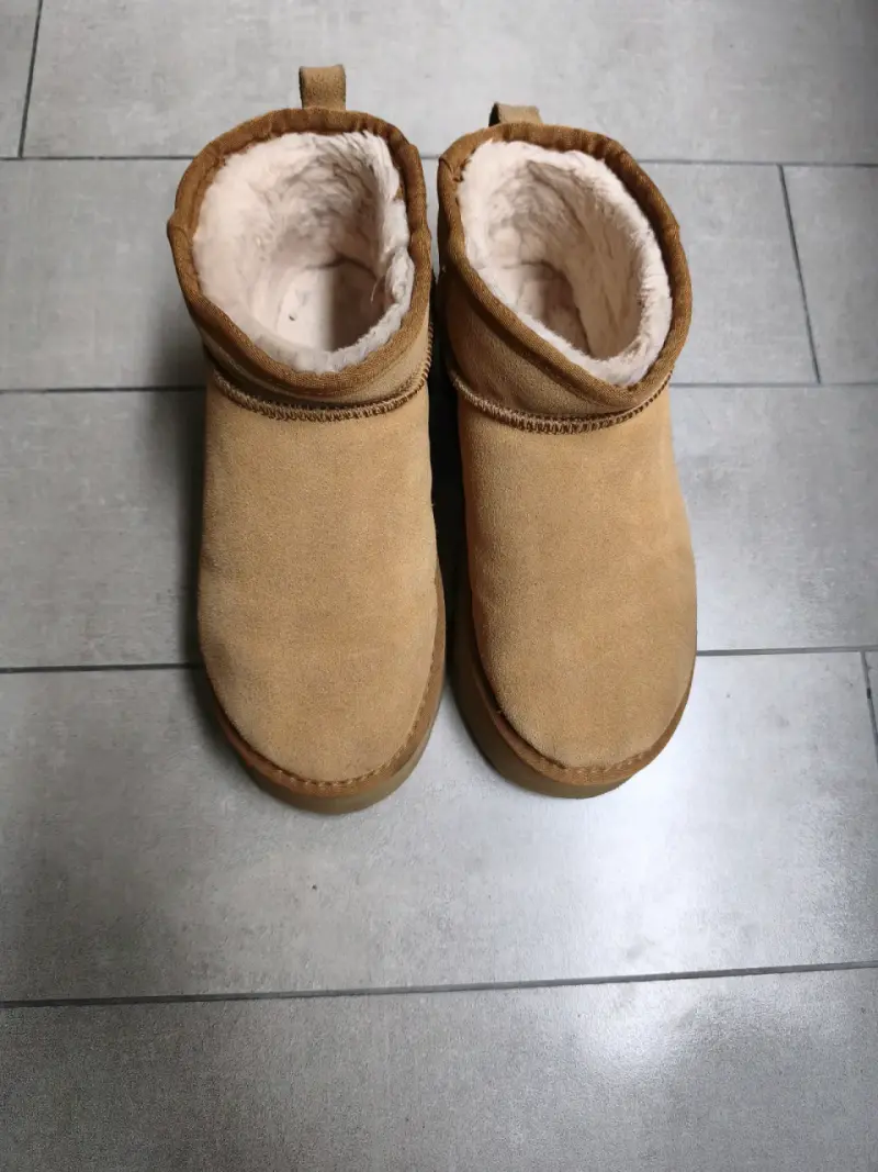 Botas UGG de gamuza color camel - 5