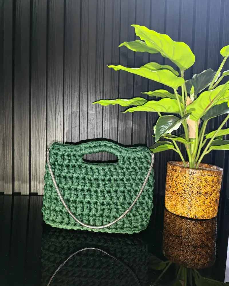 Cartera de mano tejida verde elegante - 2