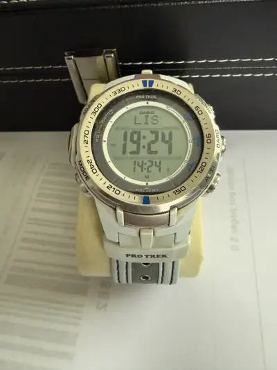 Reloj Casio Pro Trek digital Solar - miniatura 1