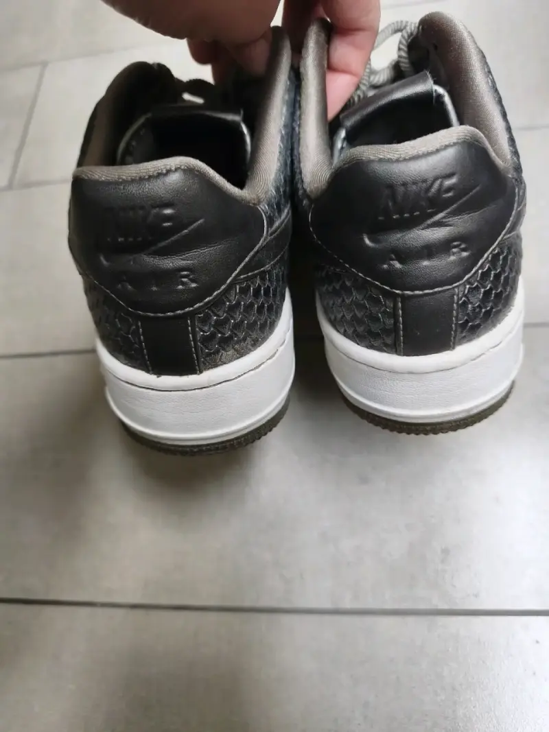 Zapatillas Nike Air Gris Plomo texturizadas - 2