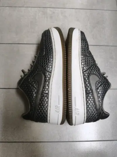 Zapatillas Nike Air Gris Plomo texturizadas - miniatura 3