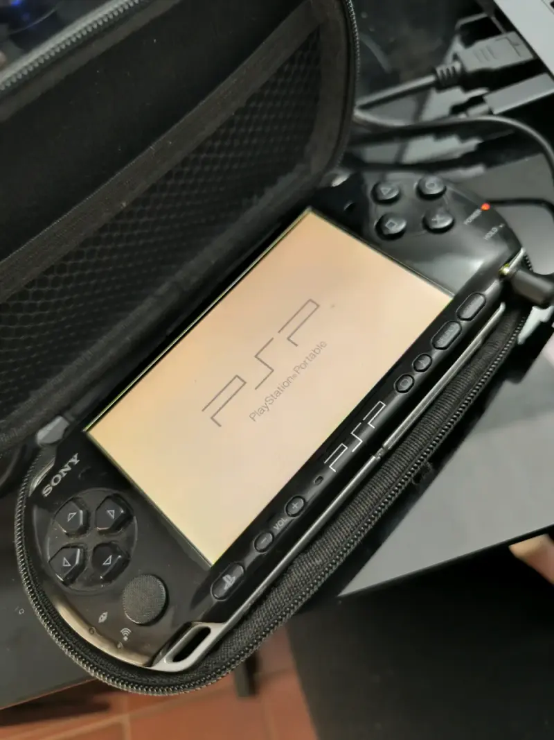 Consola portátil Sony PSP 3010 - 2