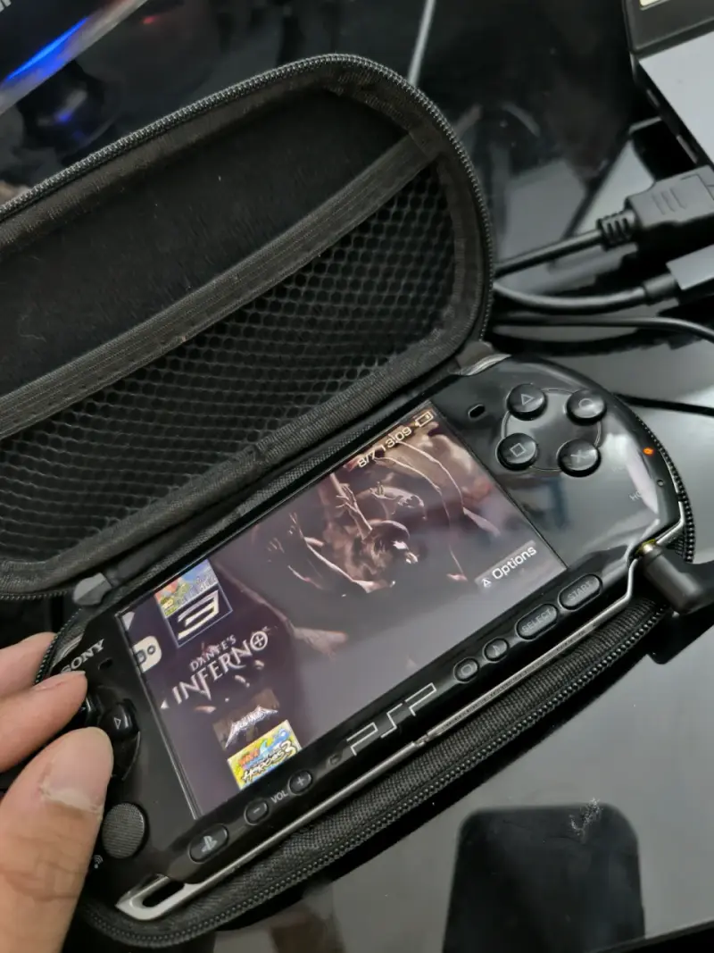 Consola portátil Sony PSP 3010 - 5