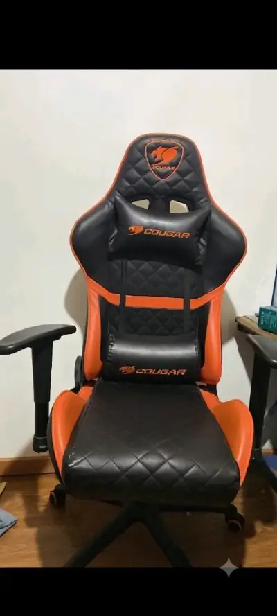 Silla gamer Cougar negra y naranja - miniatura 1
