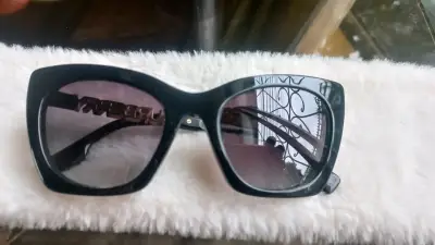 Lentes de sol Burberry BE4212G – Muy buen estado - miniatura 1