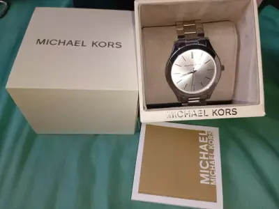 Reloj Michael Kors plateado en caja original - miniatura 1