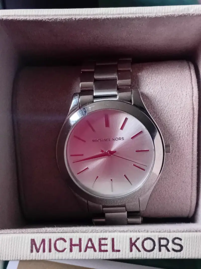Reloj Michael Kors plateado en caja original - 3