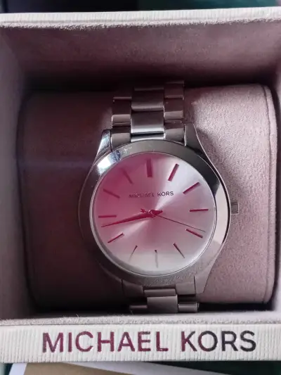 Reloj Michael Kors plateado en caja original - miniatura 3