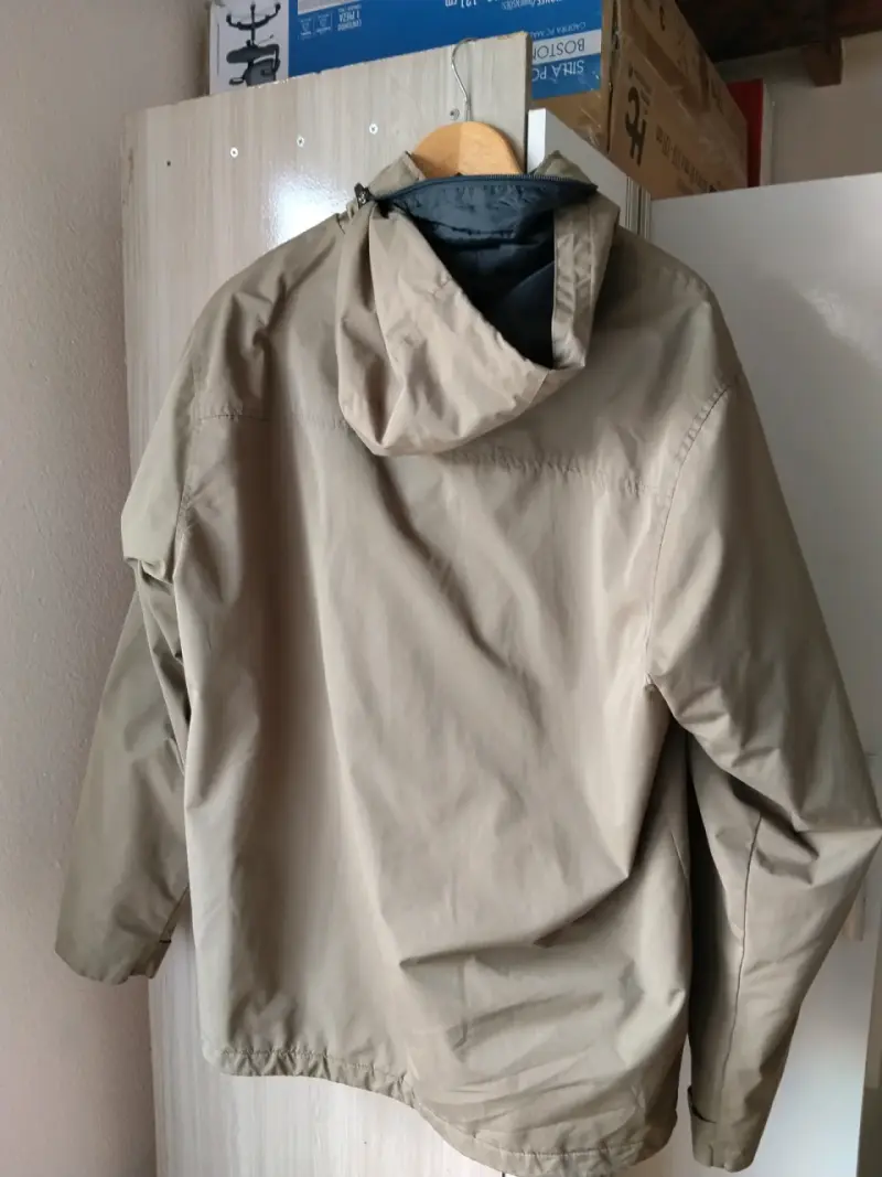 Chaqueta impermeable beige para hombre - 2