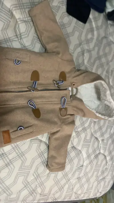 Abrigo de bebé con capucha beige - miniatura 1