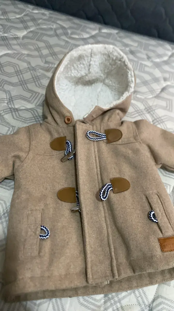 Abrigo de bebé con capucha beige - 3