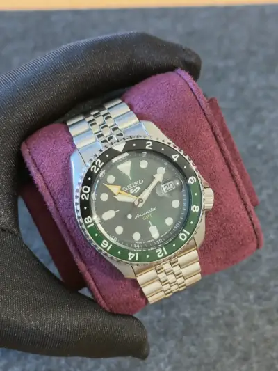 Reloj automático Seiko GMT verde - miniatura 1