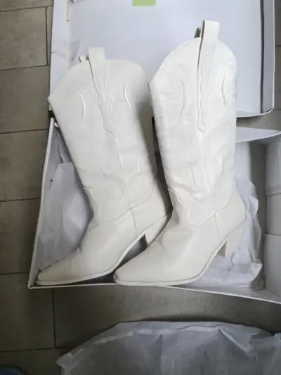 Botas vaqueras blancas de cuero - miniatura 1