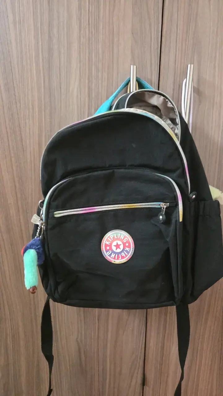Mochila Kipling negra con llavero