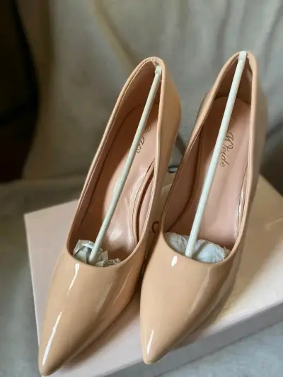 Zapatos de tacón nude charol elegantes - miniatura 2