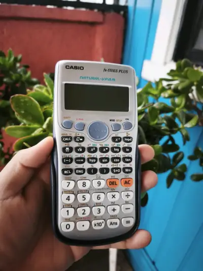 Calculadora científica Casio fx-570ES PLUS - miniatura 1