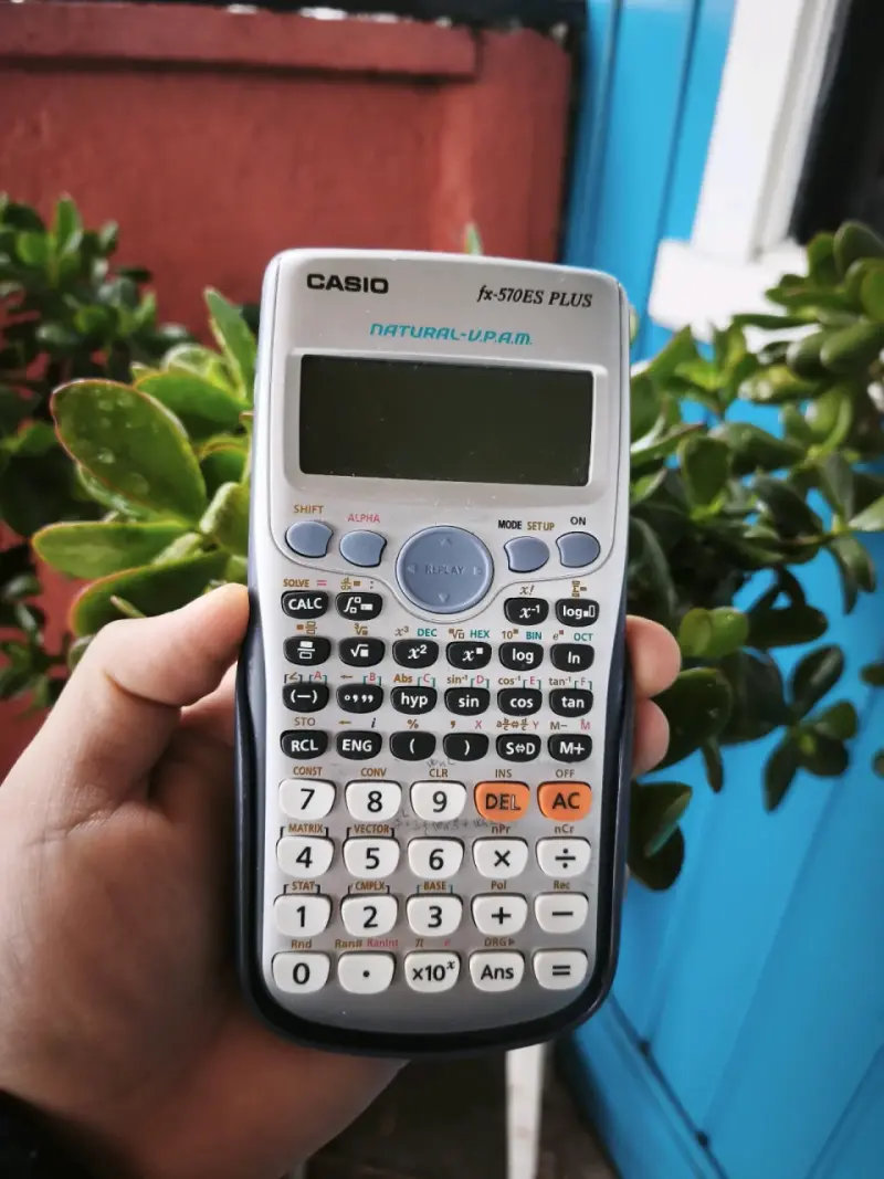 Calculadora científica Casio fx-570ES PLUS - 2