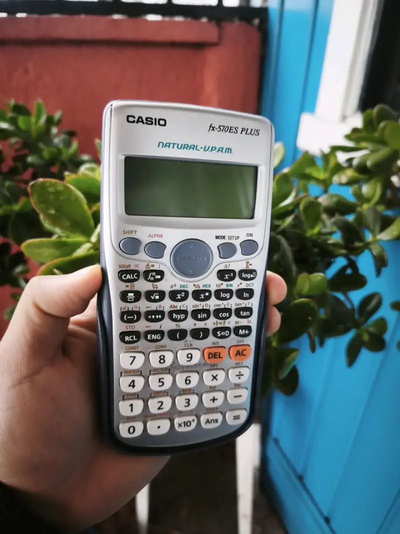 Calculadora científica Casio fx-570ES PLUS - 4