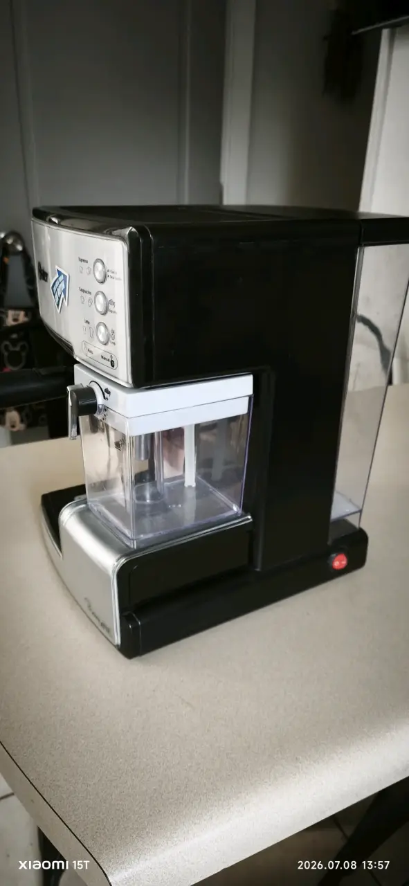 Cafetera Oster PrimaLatte Espresso y Cappuccino - 4