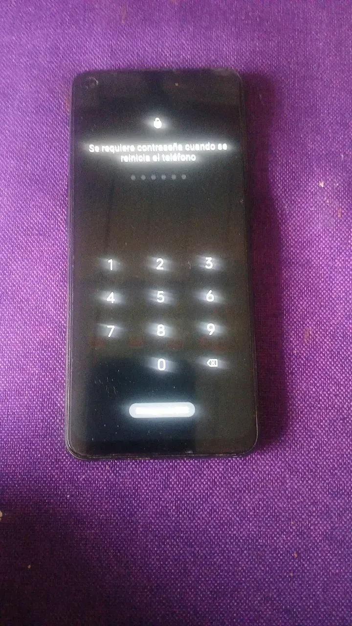 Smartphone con pantalla táctil en buen estado - 1