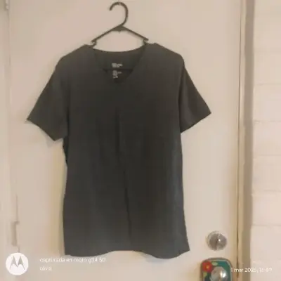 Polera gris con estampado minimalista - miniatura 6