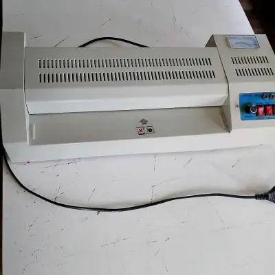 Plastificadora térmica de oficina - miniatura 1