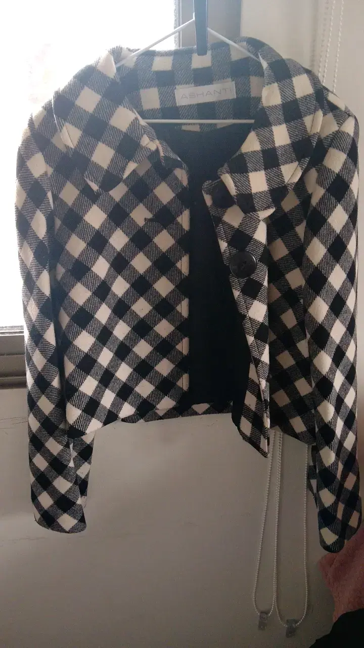 Chaqueta Ashanti a cuadros blanco y negro