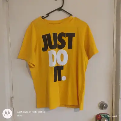 Polera azul con diseño estampado - miniatura 2