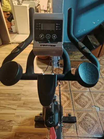 Bicicleta estática con pantalla ajustable - miniatura 2