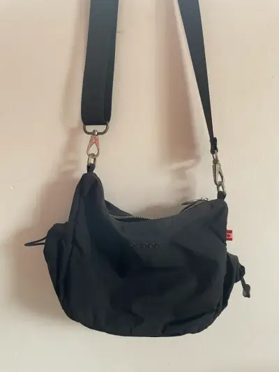Cartera negra Bubba con correa ajustable - miniatura 1