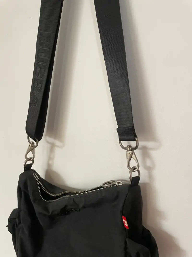 Cartera negra Bubba con correa ajustable - 4