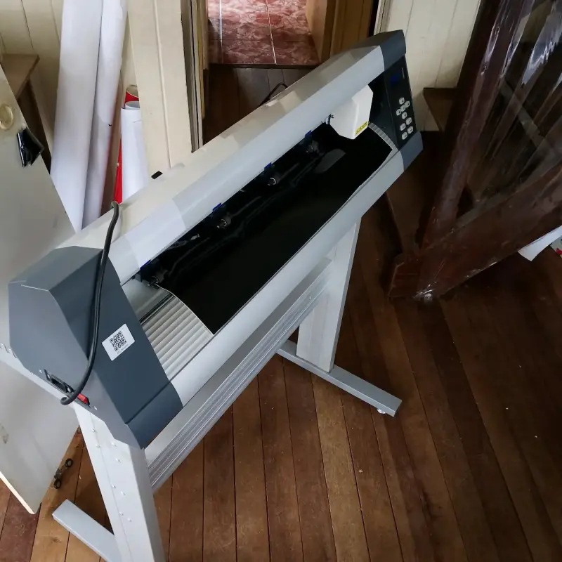 Plotter de corte profesional de 60 cm - 1