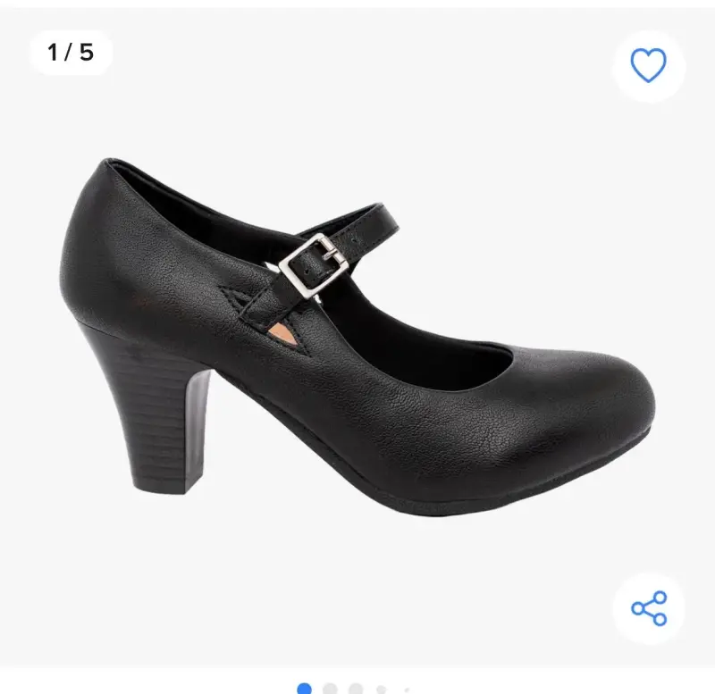 Zapato de tacón negro con hebilla