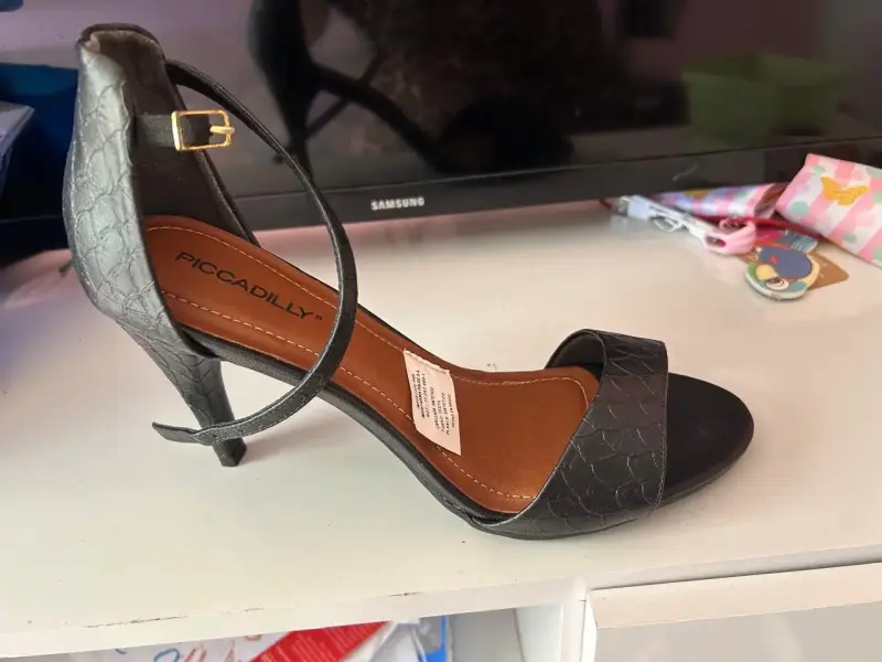 Sandalias de tacón Piccadilly negras