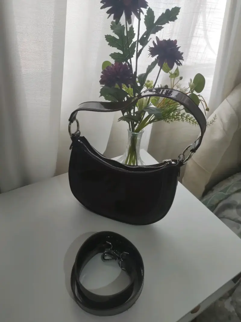 Cartera de cuero marrón con correa ajustable - 2