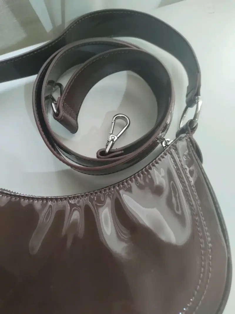Cartera de cuero marrón con correa ajustable - 4