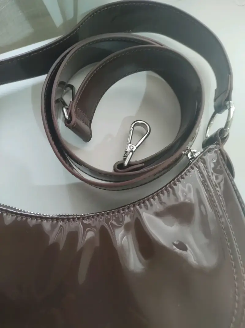 Cartera de cuero marrón con correa ajustable - 5