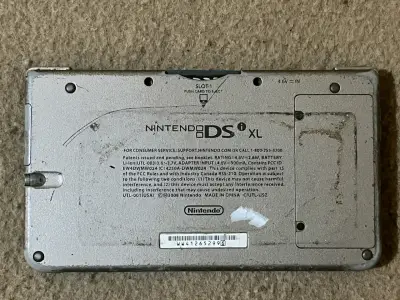 Consola Nintendo DSi XL usada - miniatura 1