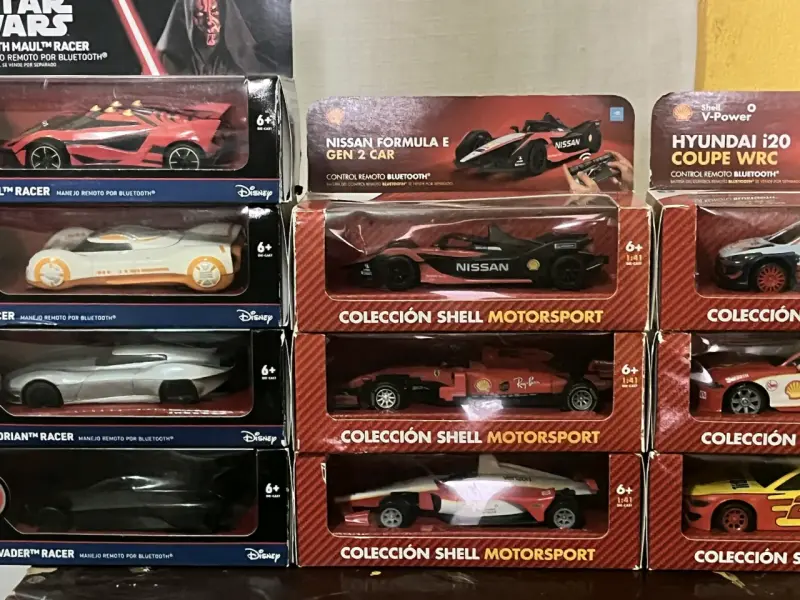 Set de autos a control remoto Disney y Shell - 1