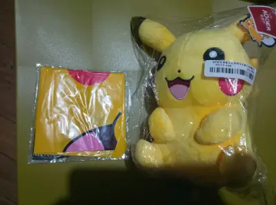 Peluche Pikachu 20 cm +globo pikachu 70 cm - miniatura 1