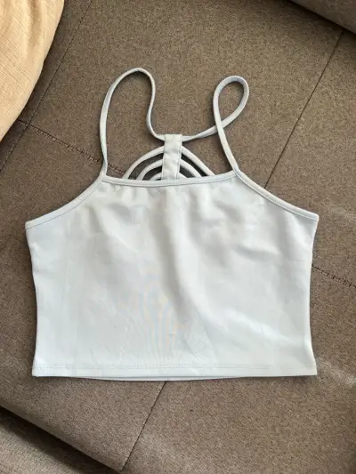 Top blanco con tirantes delgados - miniatura 1
