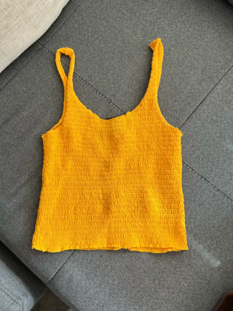 Top amarillo de tirantes para mujer