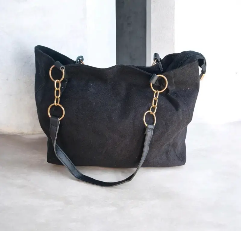 Bolso negro de lona con asas doradas - 2