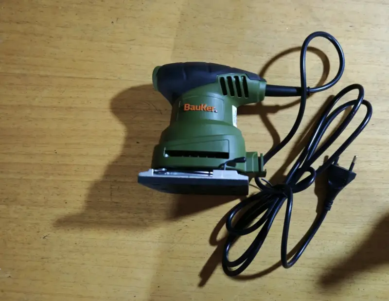 Lijadora eléctrica Bauker compacta