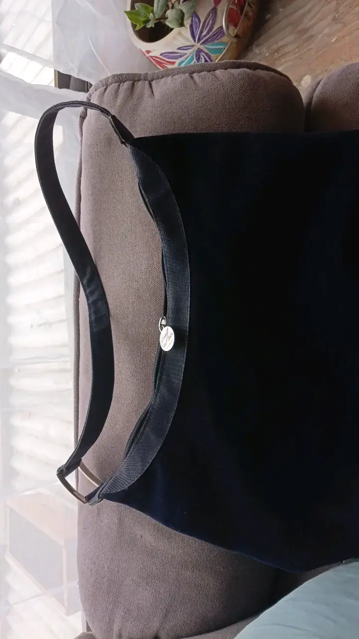 Bolso de hombro azul elegante