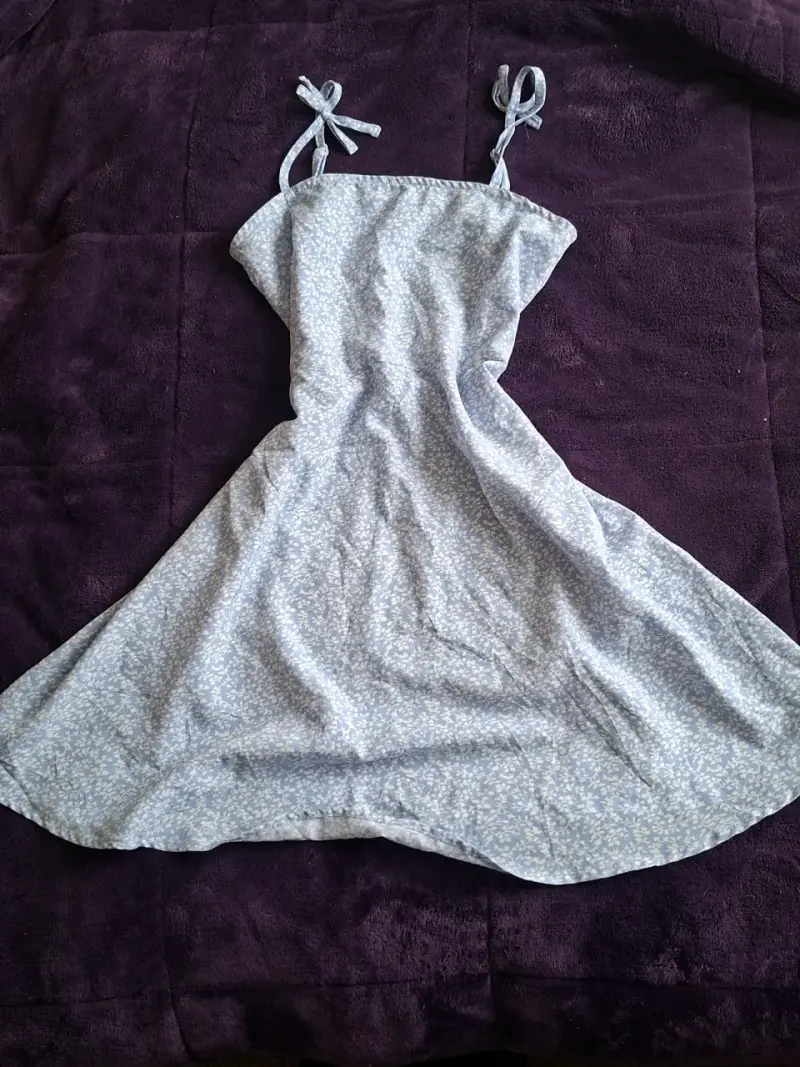 Vestido veraniego con tirantes ajustables - 1